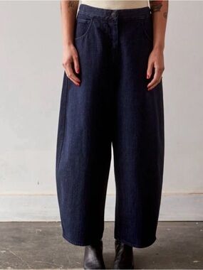 CORDERA Curved Leg Jeans